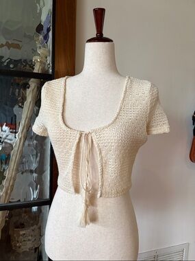 SHEIN Cream Knit Tie-Front Cropped Top